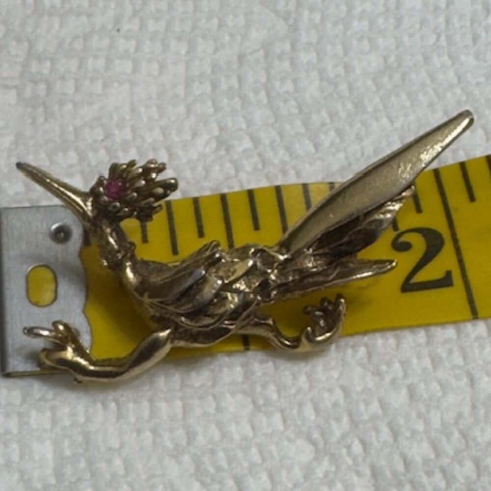Vintage Gold Tone Road Runner Brooch with Ruby Colored Eye Neck Feathers - Picture 9 of 10